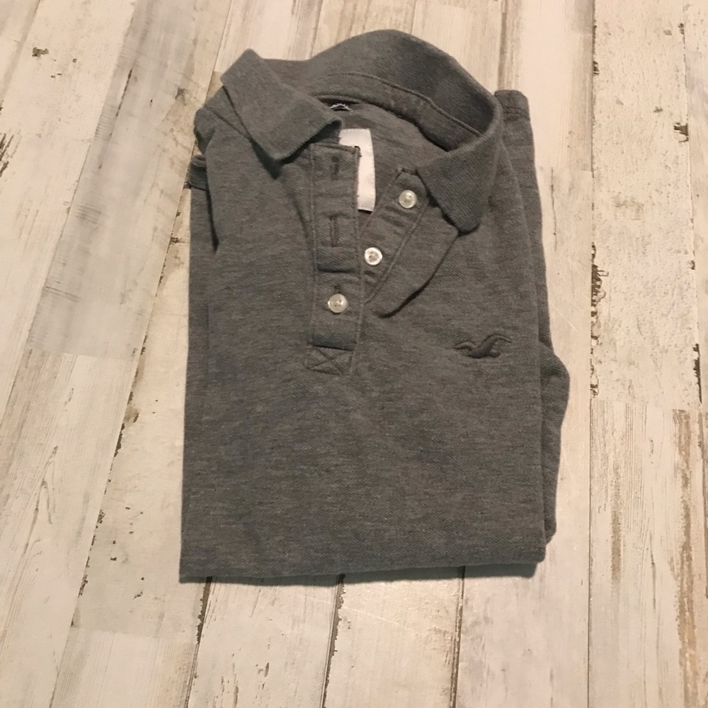 Hollister woman’s gray polo